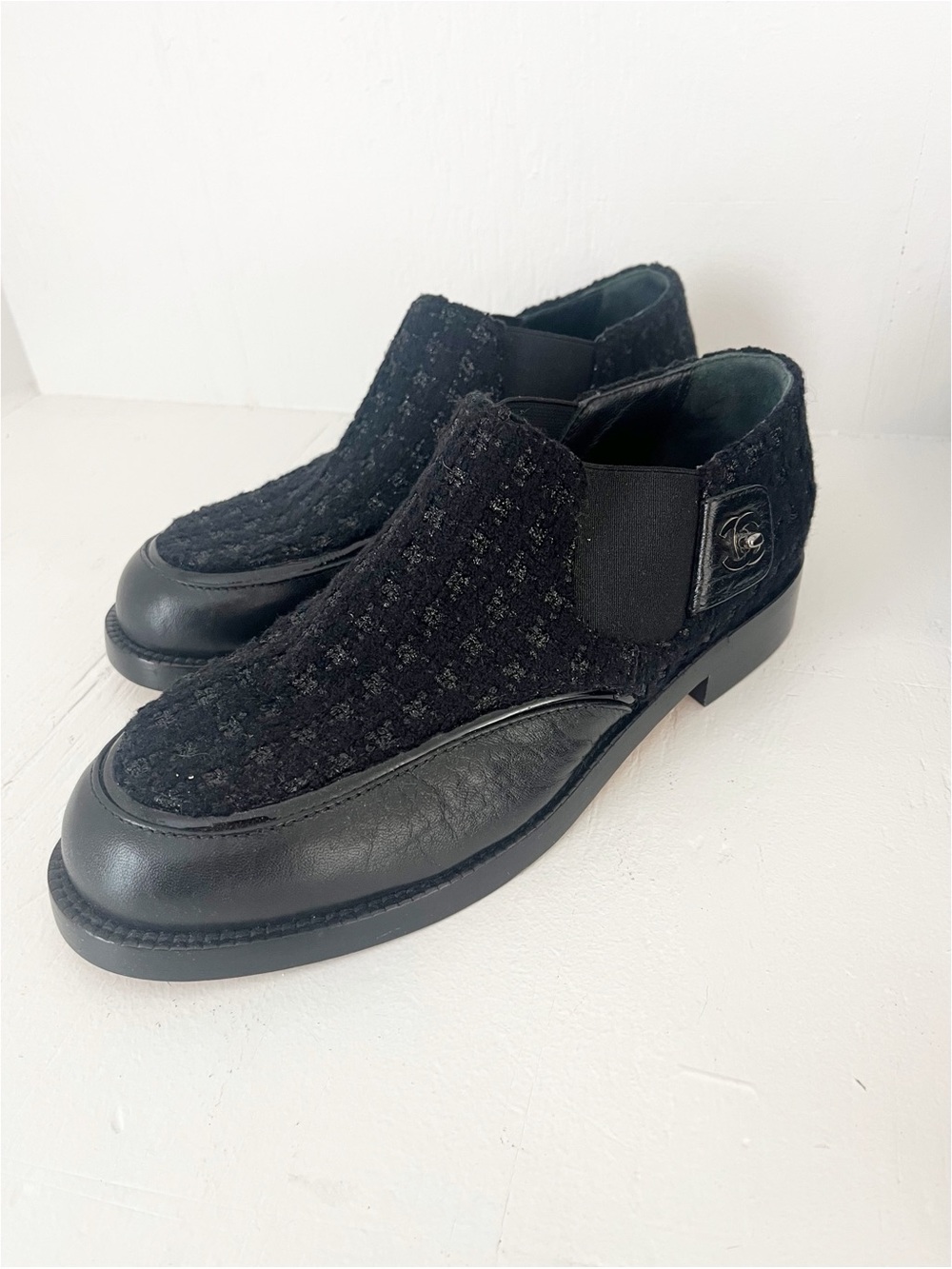 CHANEL G30373 Black Tweed CC Turnlock Loafers Size 10